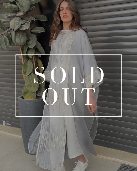 ‏Luxurious Gray Kaftan with Vertical Stripes in Silver & Gold | قفطان رمادي فاخر بخطوط عمودية باللونين الفضي والذهبي