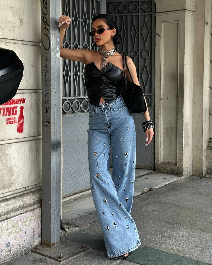 Studded Eyelet Wide-Leg Jeans | جينز واسع مع رينغات معدنية