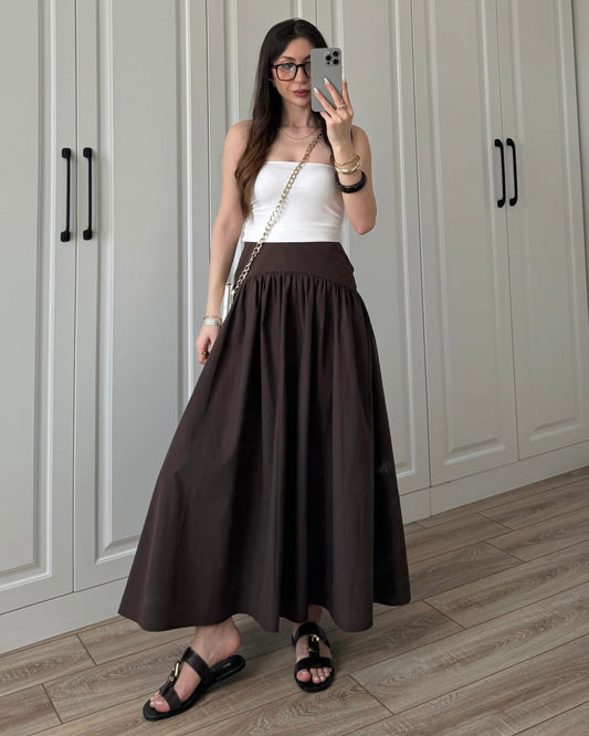 Brown High Waist Gathered Maxi Skirt | تنورة طويلة باللون البني بخصر عالي وكسرات ناعمة