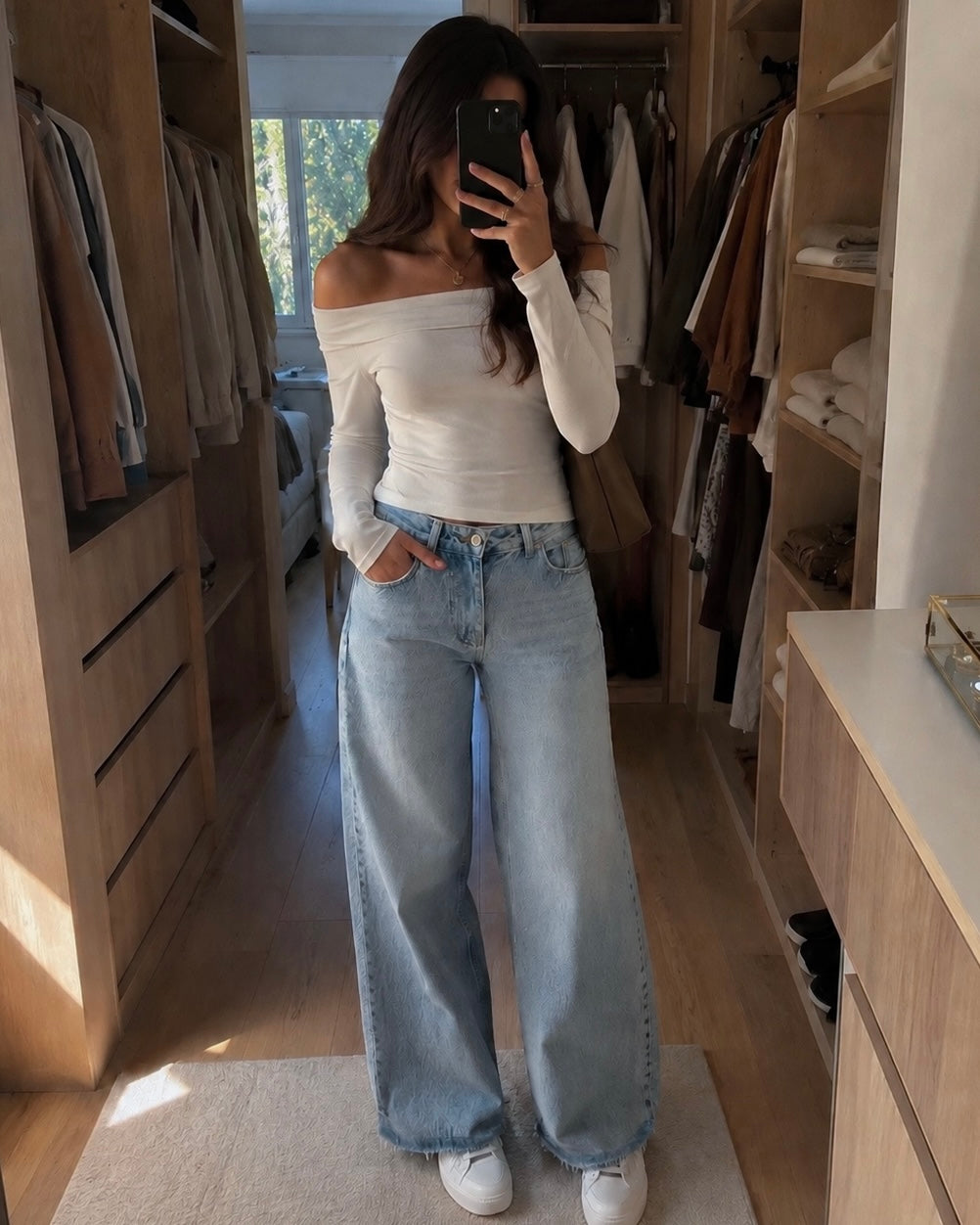 Wide-Leg Jeans with Raw Hem | جينز واسع الأرجل بحافة مقصوصة
