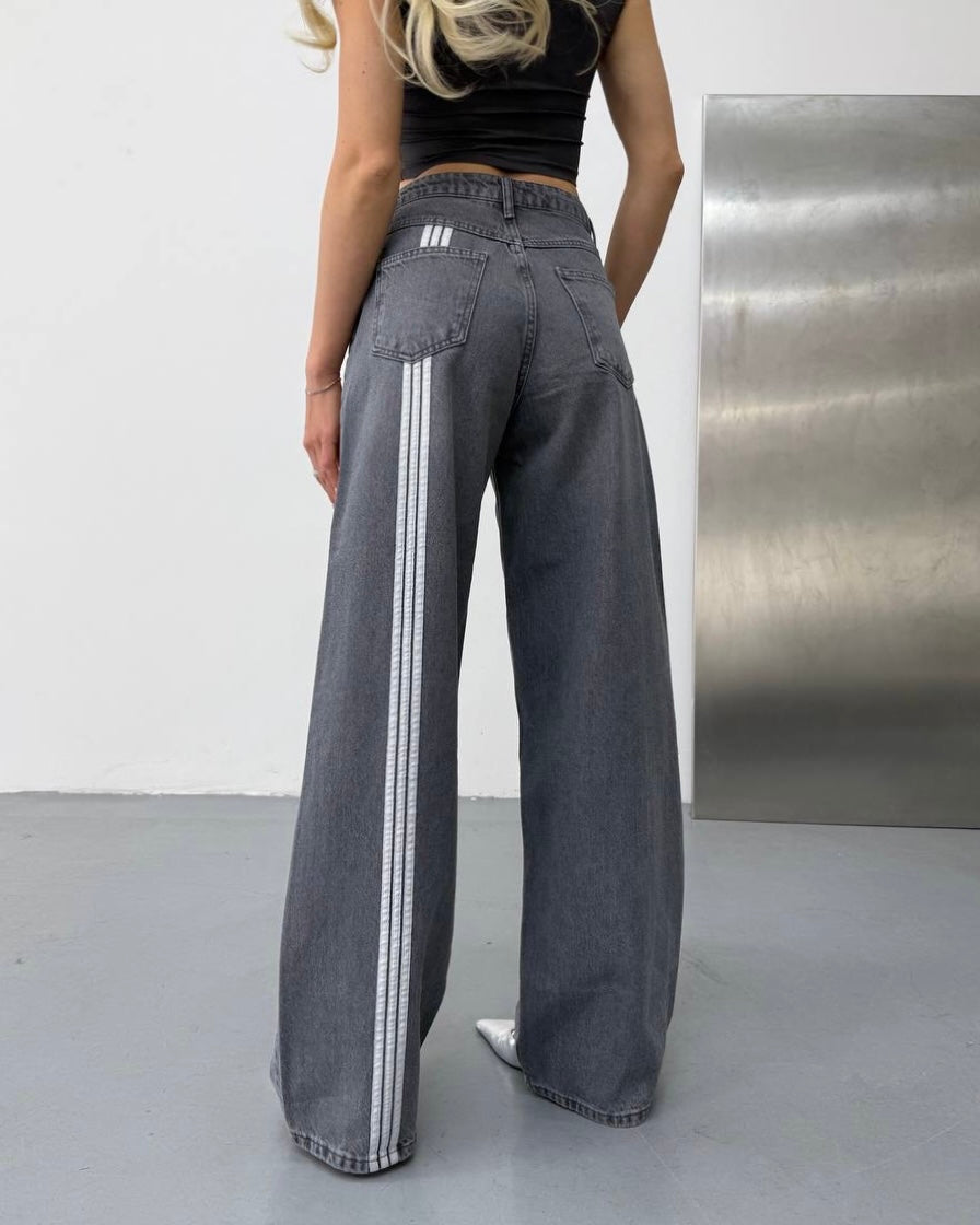 Grey Wide-Leg Jeans with Side Stripe Detail | جينز رمادي واسع بخط جانبي