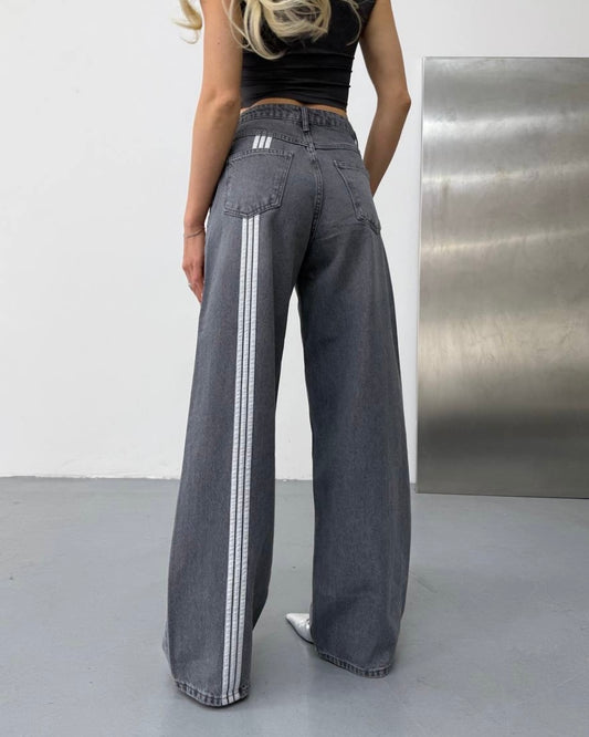 Grey Wide-Leg Jeans with Side Stripe Detail | جينز رمادي واسع بخط جانبي