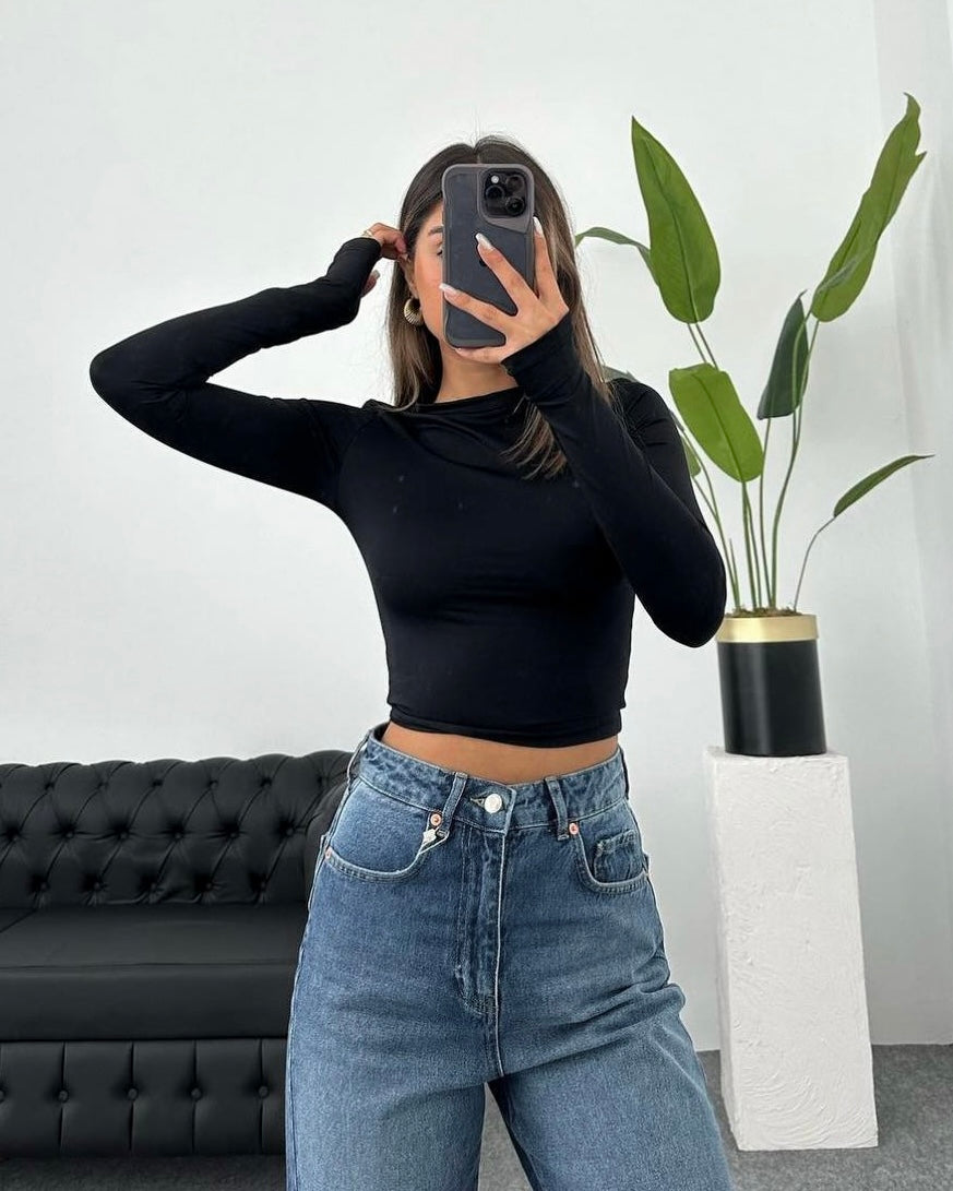 טופ שחור עם שרוול ארוך