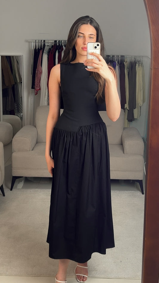 Chic Black Dress With Structured Back Design | فستان أسود شيك بقصة مميزة من الخلف