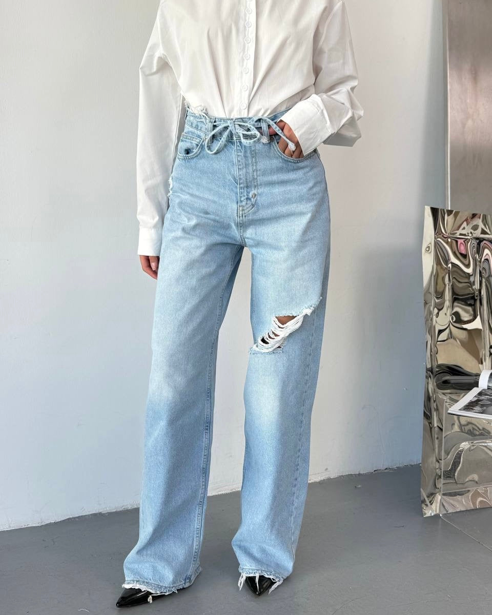 Women’s Light Wash High-Waist Drawstring Distressed Wide-Leg Denim Jeans | بنطلون جينز نسائي واسع بخصر عالي وربطة خصر مع تمزيق عند الركبة - أزرق فاتح