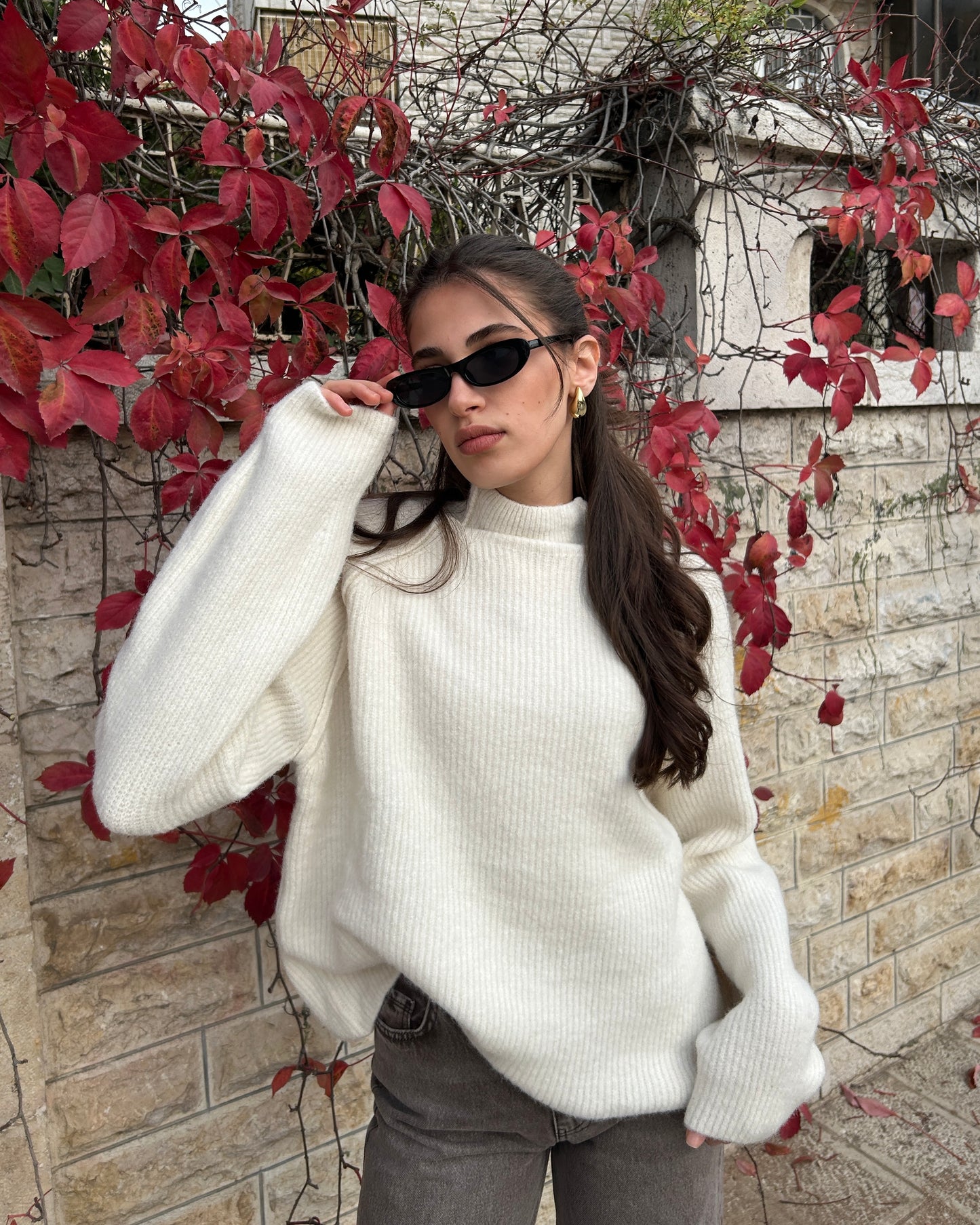 Creamy White Textured Knit Oversized Sweater | بلوزة كريمية محبوكة بنسيج مُحكم وقَصّة واسعة
