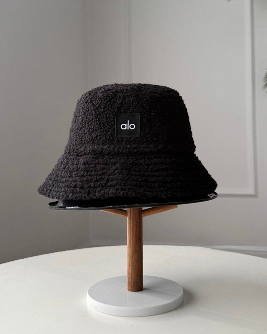 طاقيه شتوي alo باللون الاسود