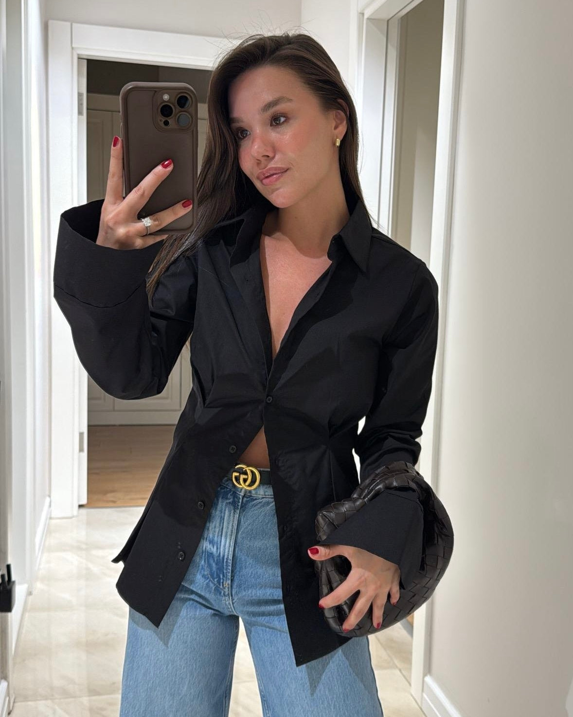 Black Tailored Button-Down Shirt with Sculpted Waist & Wide Cuffs | بلوزة بأزرار بتصميم منحوت وأكمام واسعة باللون الاسود