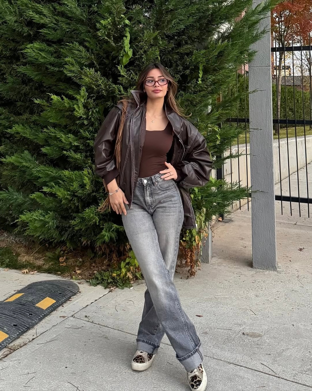 ‏Timeless Brown Leather Bomber Jacket | ‏جاكيت بومبر من الجلد باللون البني الكلاسيكي