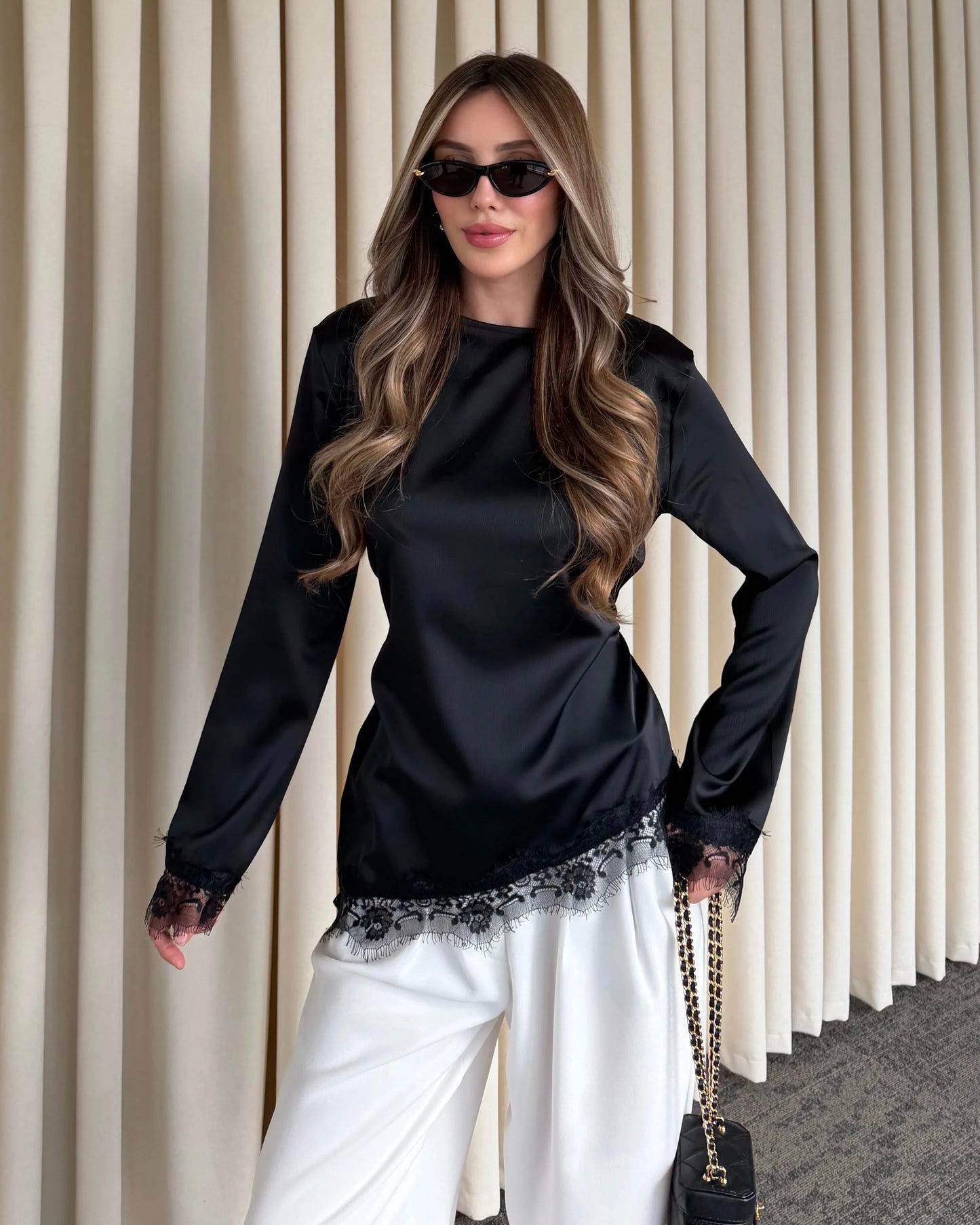 Black Satin Lace Trim Blouse|    بلوزة ساتان سوداء بأطراف دانتيل