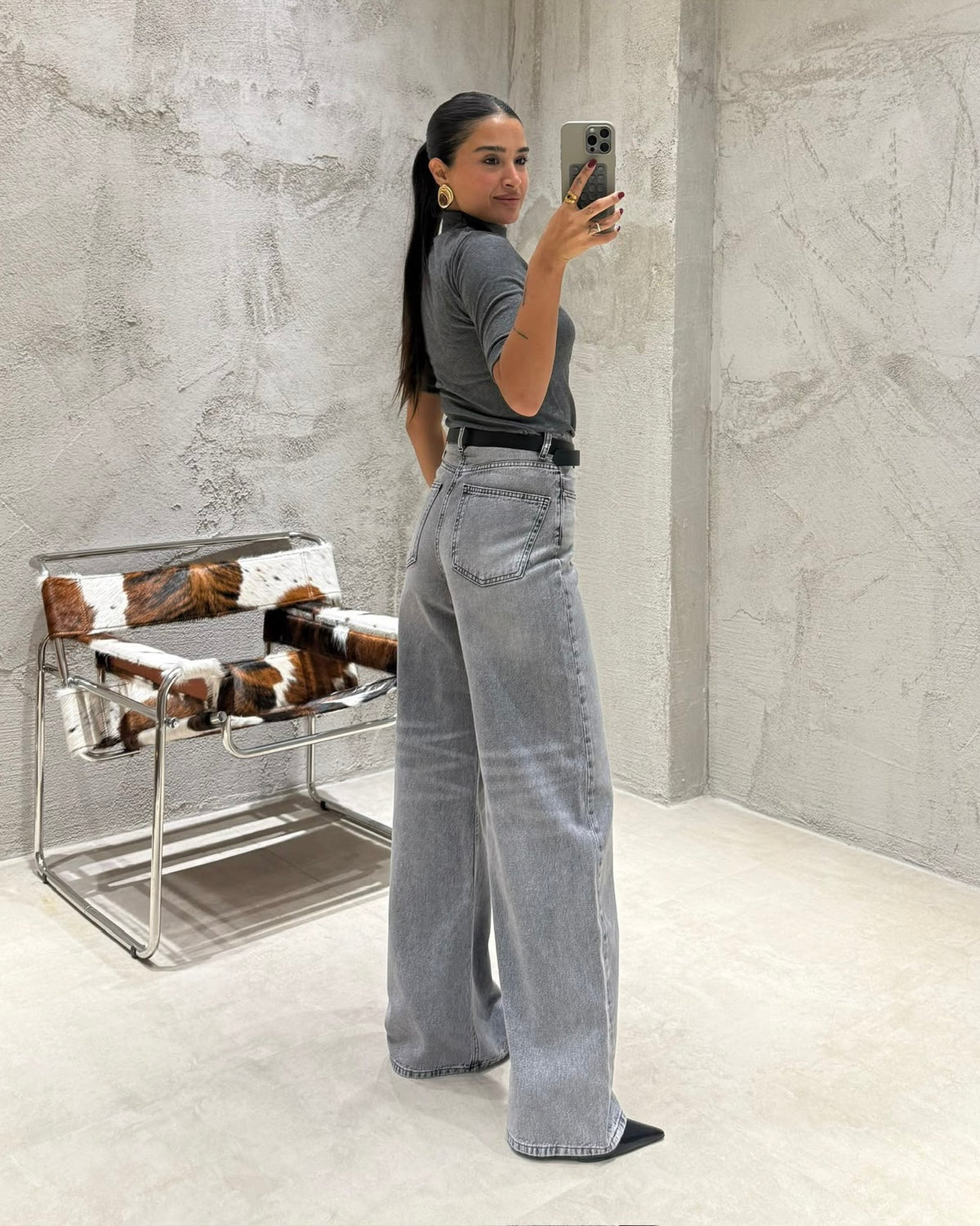 High-Waisted Grey Wash Wide-Leg Denim Jeans | جينز رمادي كاحت بخصر عالي وقصة واسعة
