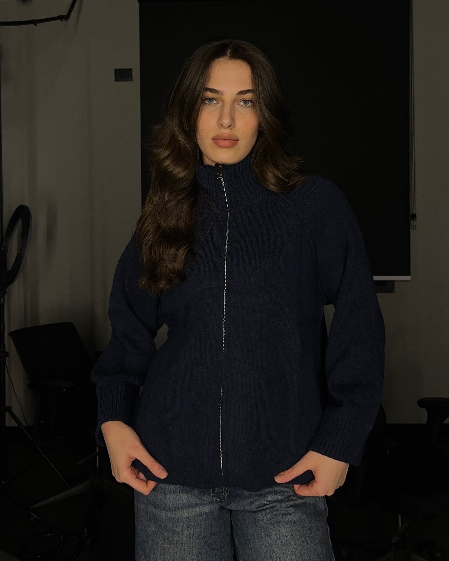 Navy Wool-Blend Zip-Up Cardigan with High Ribbed Collar | كارديغان صوف بسحاب بلون كحلي مع ياقة عالية مضلعة