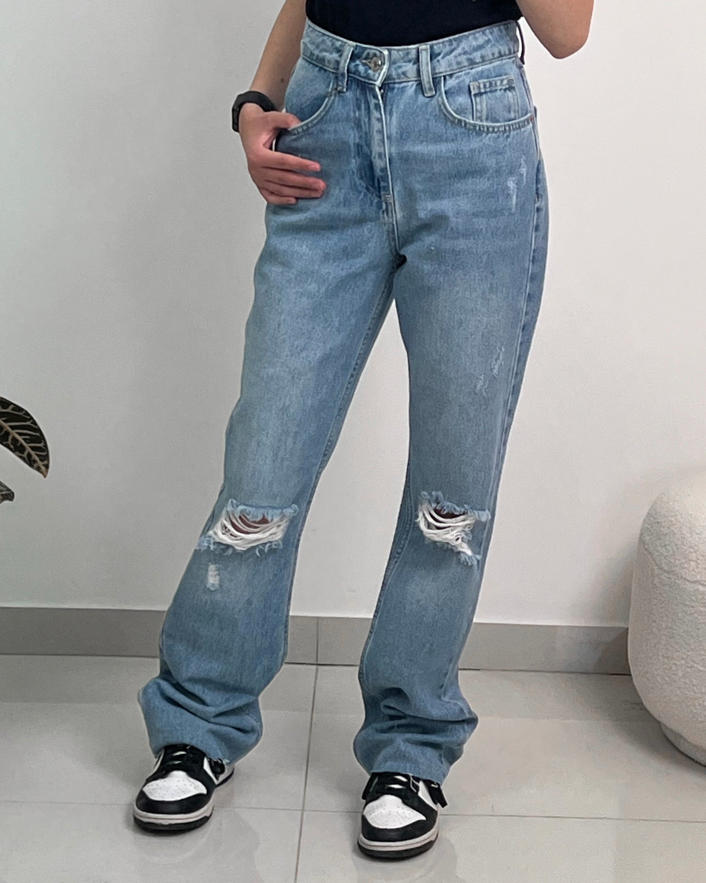 Distressed Loose-Fit Denim Jeans