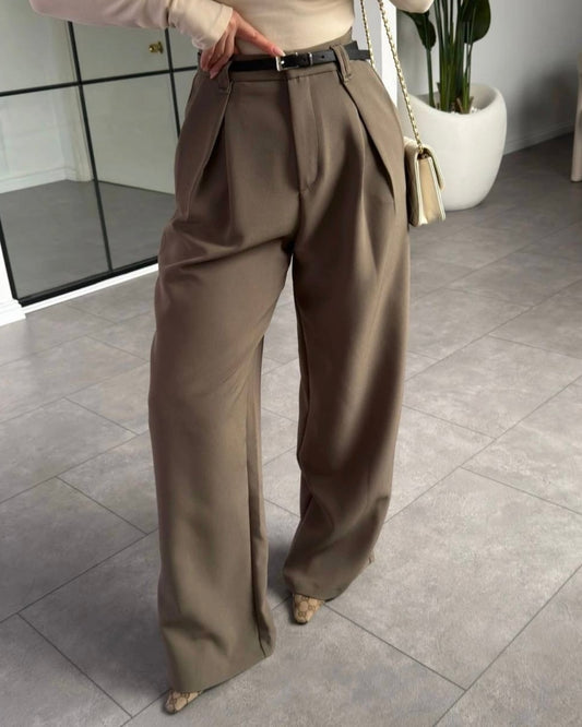 Olive Green High Waisted Wide-Leg Trousers with Front Pleats & Slim Belt | بنطلون عالي الخصر مع ثنيات أمامية وحزام رفيع بلون زيتوني