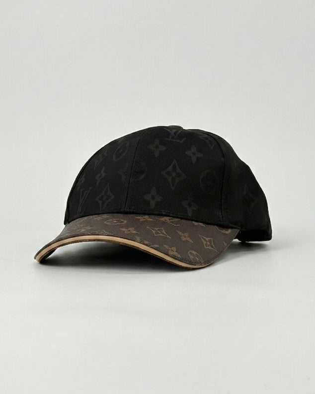طاقية ماركة Louis Vuitton ابيض