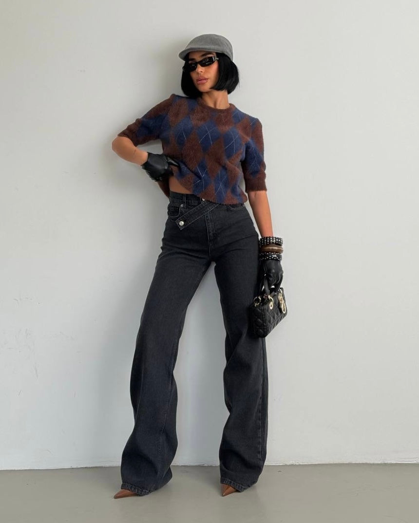 Black Asymmetric Waist High Rise Denim Jeans | جينز اسود بخصر عالي وتصميم خصر غير متماثل