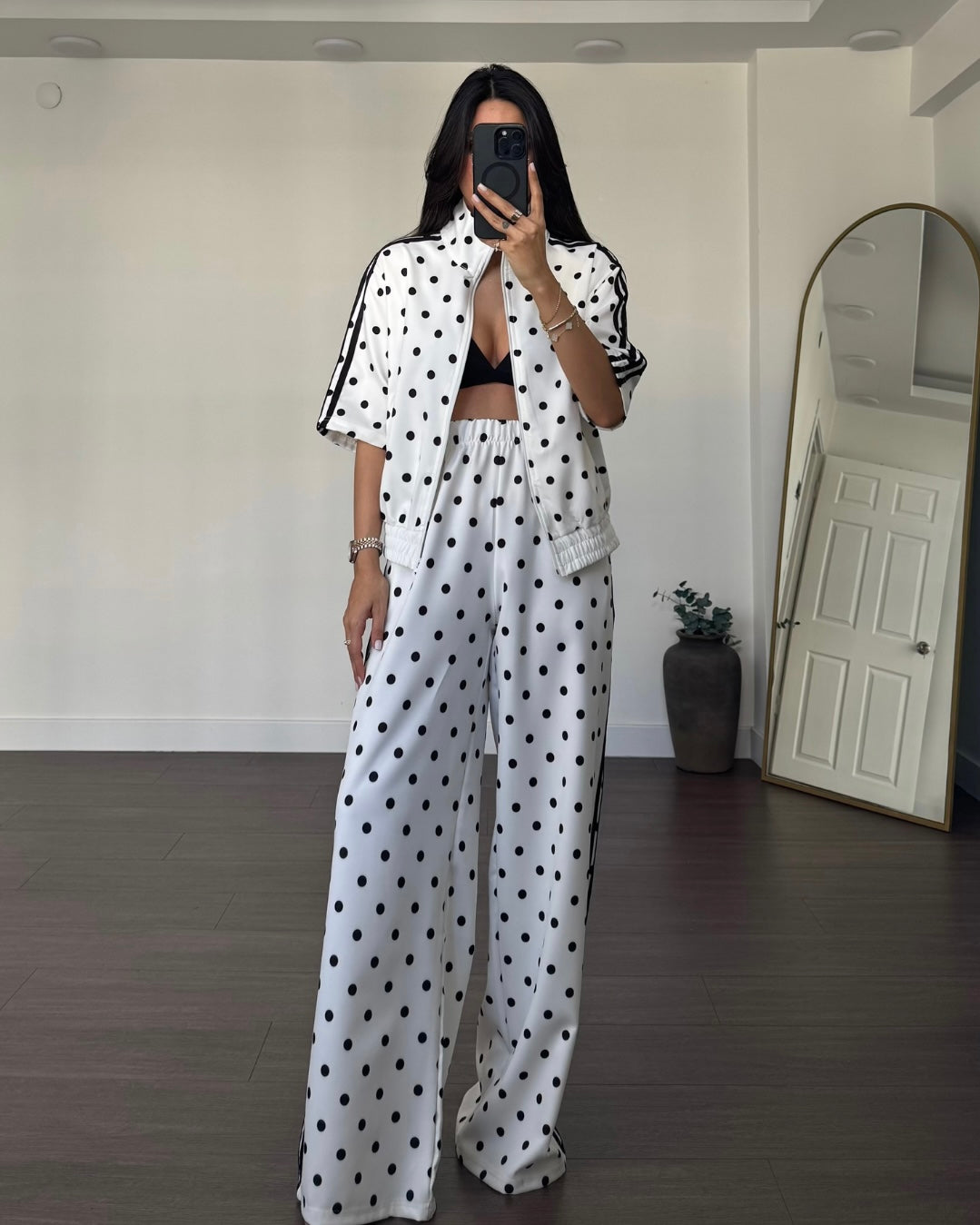 Polka Dot Two-Piece Set with Wide-Leg Pants | طقم بولكا دوت مع بنطلون واسع