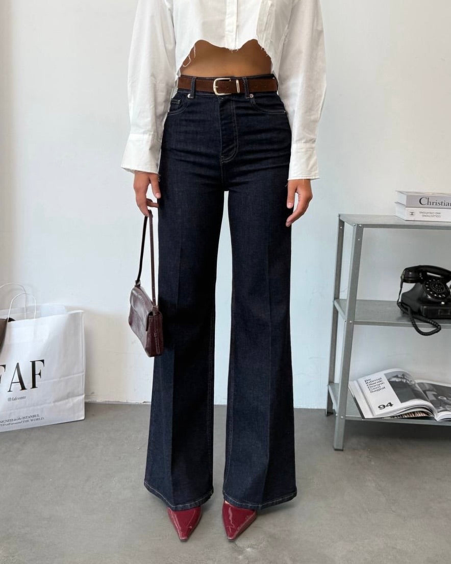 High-Waisted Wide-Leg Denim Jeans with Brown Suede Belt | جينز بخصر عالي  بني وقصة واسعة مع حزام سويد