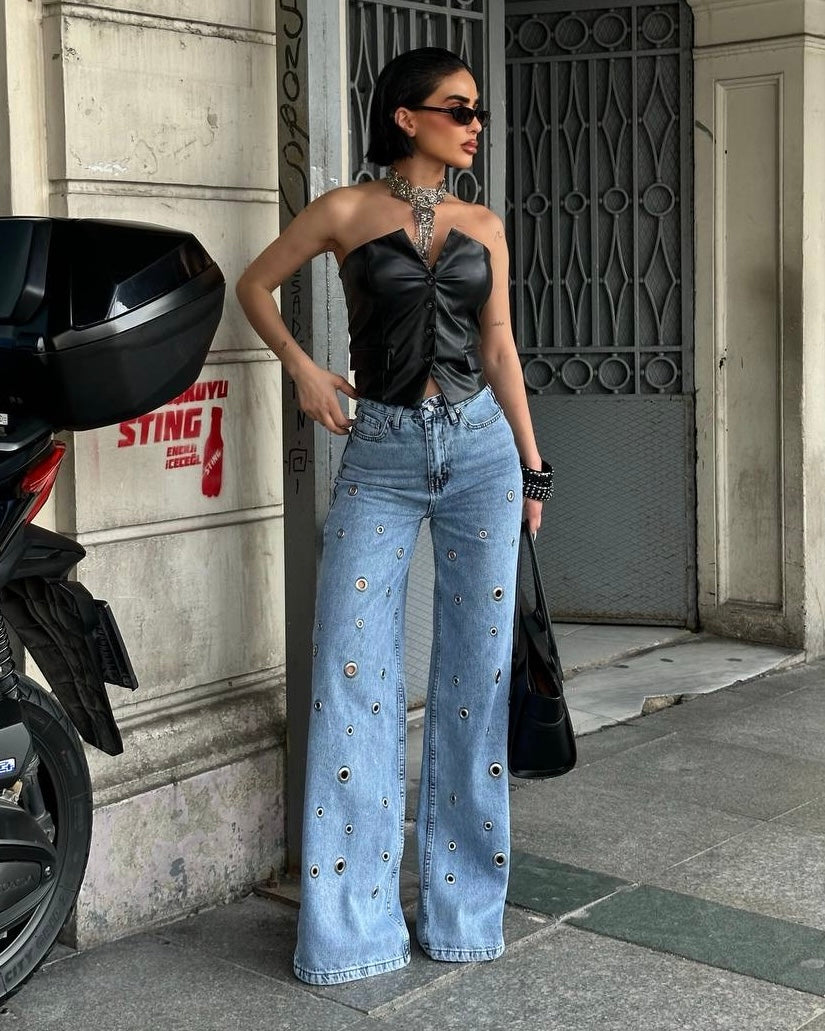 Studded Eyelet Wide-Leg Jeans | جينز واسع مع رينغات معدنية