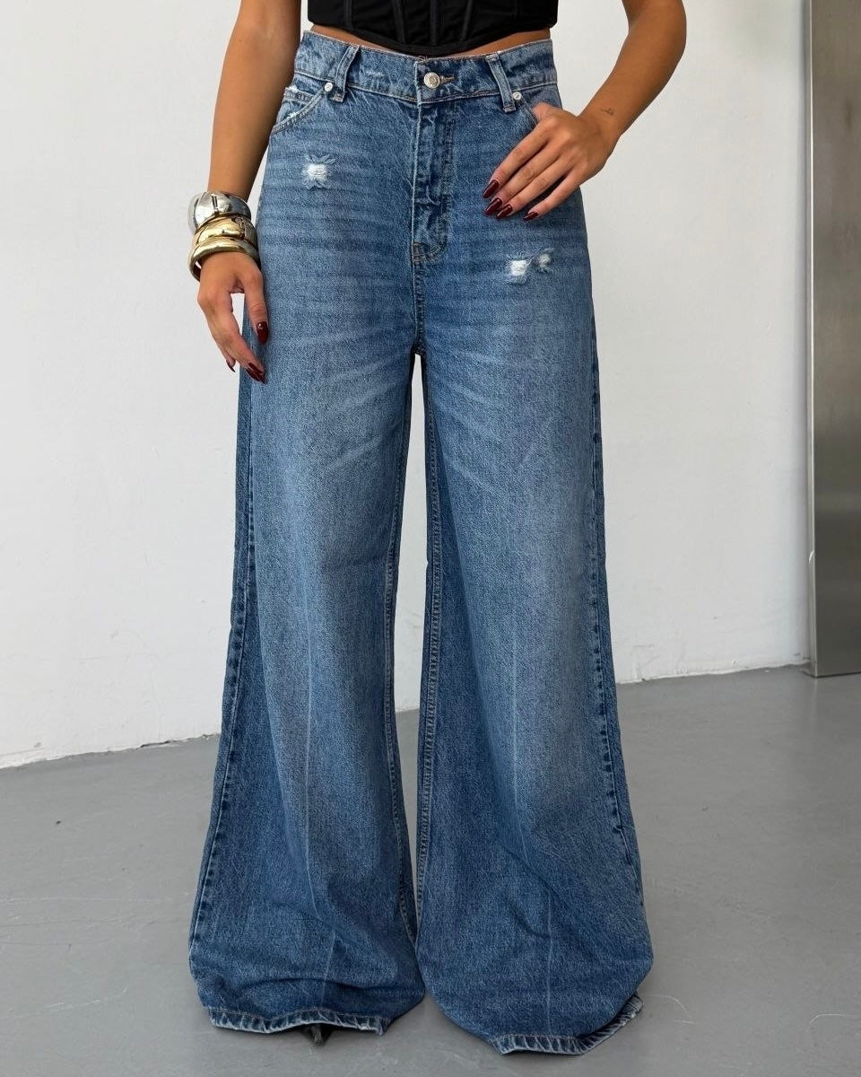 High Waist Wide-Leg Denim Jeans with Ripped Details | جينز بخصر عالي وقصة واسعة مع تفاصيل ممزقة خفيفة