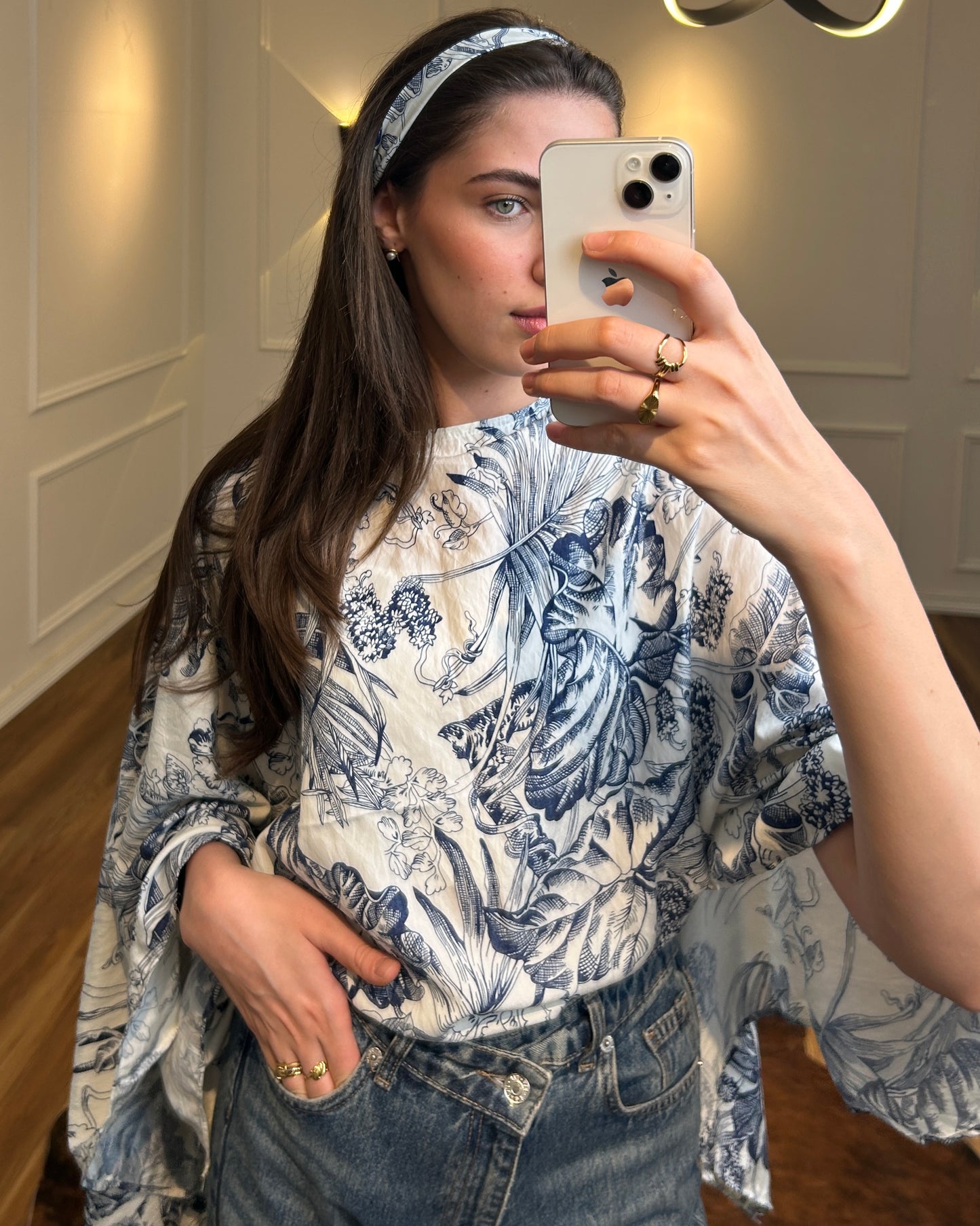 Elegant Floral Print Cut-Out Blouse | بلوزة أنيقة بنقشة ورود وقصّة كتف مكشوفة