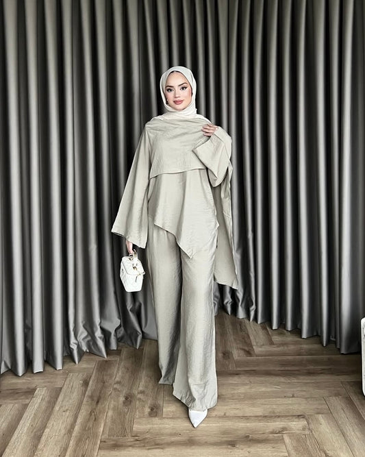 Soft Taupe Asymmetrical Layered Cape Top & Wide-Leg Pant Set | طقم مكوّن من بلوزة كيب بطبقات وقصّة غير متماثلة