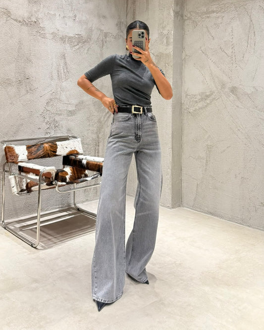 High-Waisted Grey Wash Wide-Leg Denim Jeans | جينز رمادي كاحت بخصر عالي وقصة واسعة