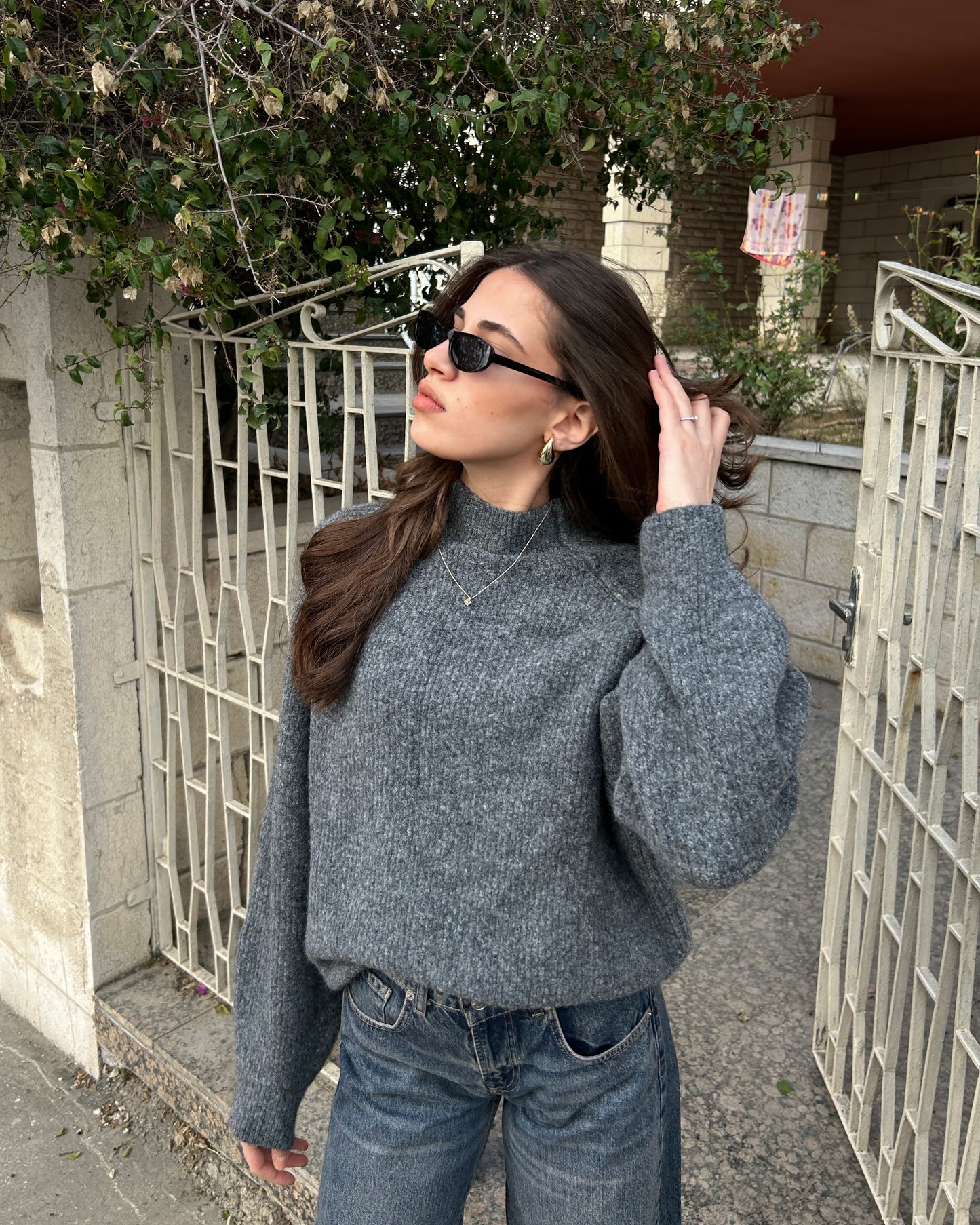 Charcoal Textured Knit Oversized Sweater | بلوزة شاركول محبوكة بنسيج مُحكم وقَصّة واسعة