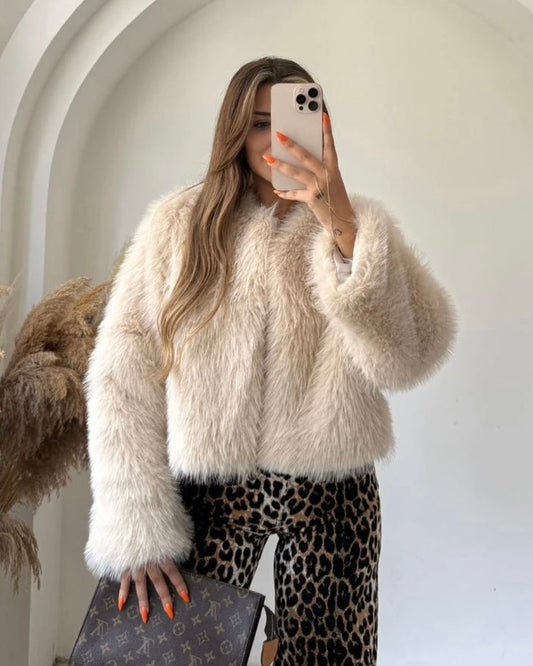 Beige Faux Fur Cropped Jacket | جاكيت فرو قصير باللون البيج
