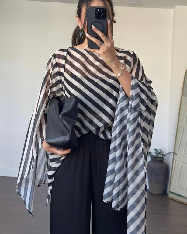 Women’s Elegant Black & Beige Striped Chiffon Kaftan Blouse – Batwing Sleeve Flowing Top | بلوزة كفتان نسائية أنيقة بخطوط أسود وبيج – شيفون بأكمام واسعة وانسيابية