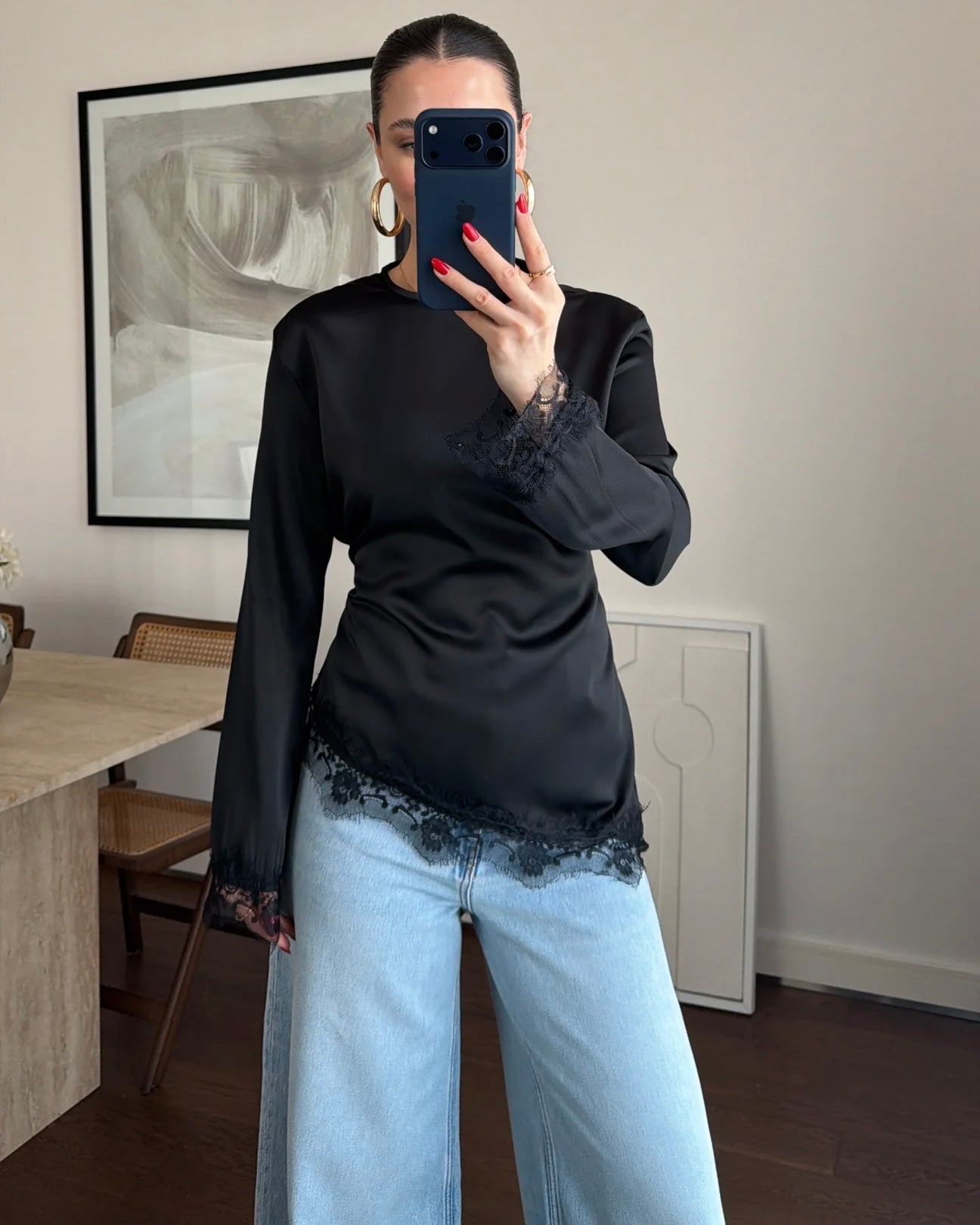 Black Satin Lace Trim Blouse|    بلوزة ساتان سوداء بأطراف دانتيل