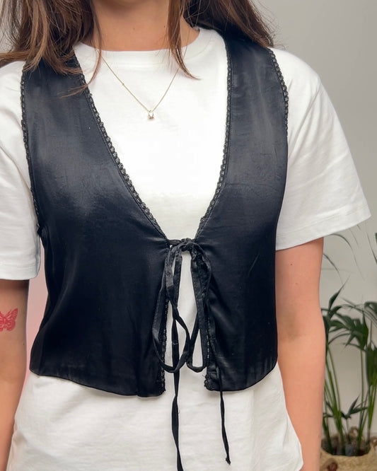 بلوزة كت ساتان