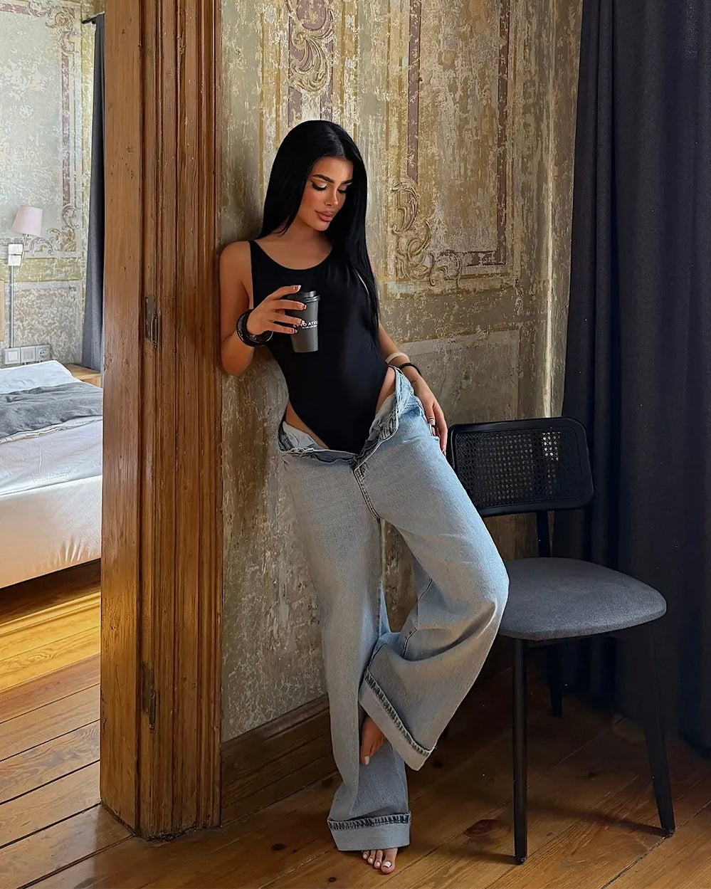 High-Waist Wide-Leg Denim Jeans | جينز ڤينتج خصر عالي لون فاتح