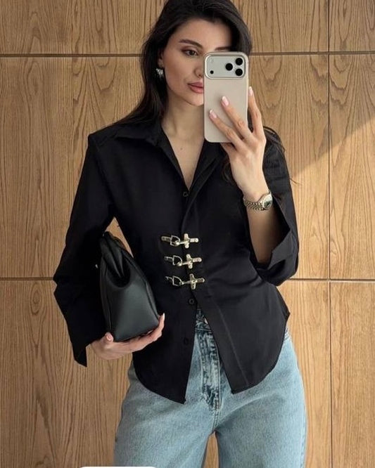 Elegant Black Buckle Detail Fitted Shirt | قميص أسود أنيق بقصة محددة وتفاصيل أبازيم معدنية