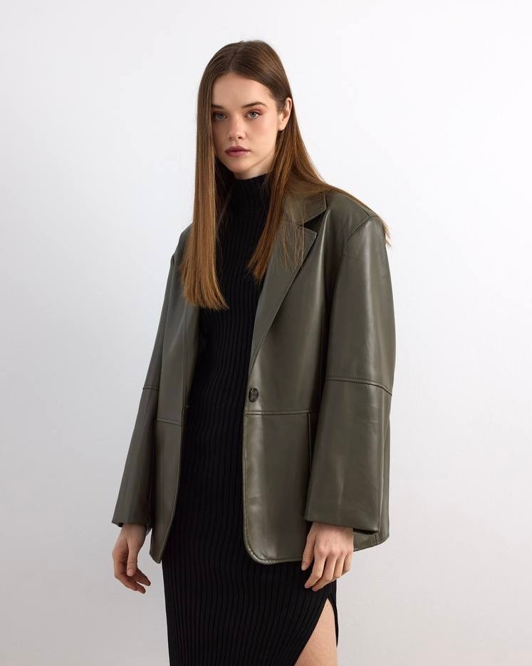 Relaxed Fit Olive Faux Leather Blazer | بليزر جلد بلون الزيتوني بقصّة مريحة