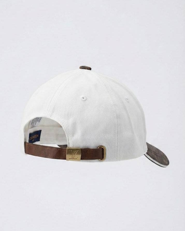 طاقية ماركة Louis Vuitton ابيض