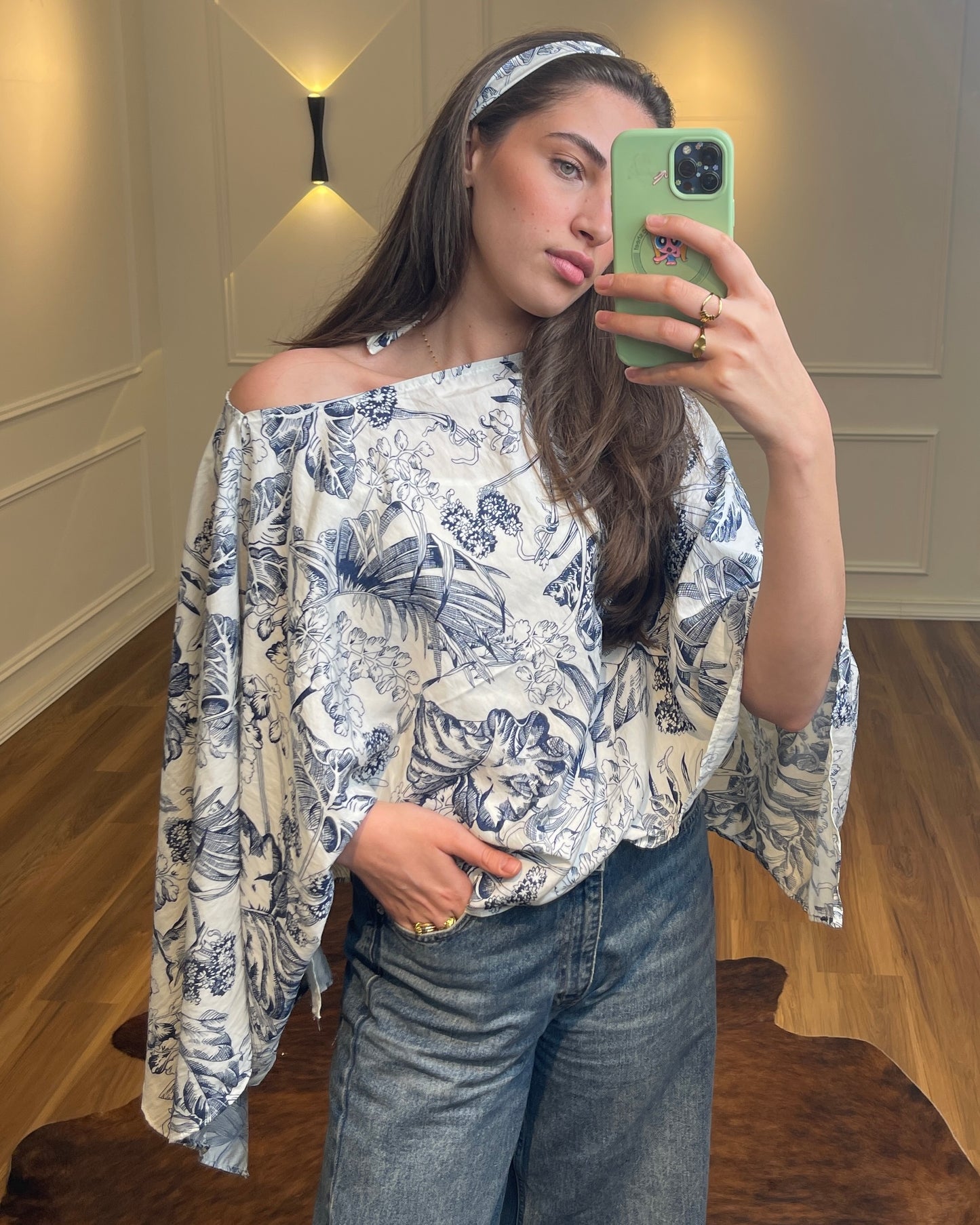 Elegant Floral Print Cut-Out Blouse | بلوزة أنيقة بنقشة ورود وقصّة كتف مكشوفة