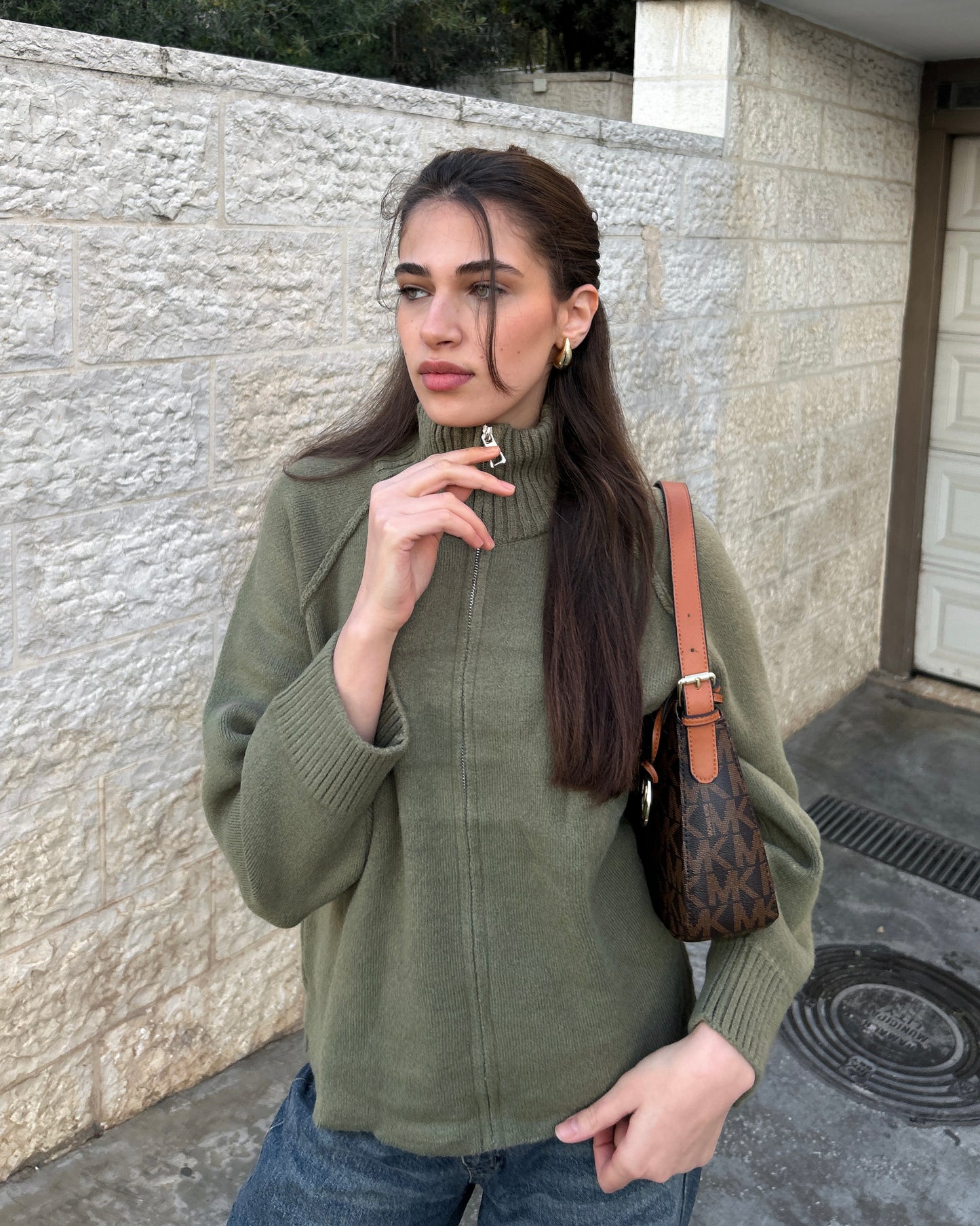 Sage Green Wool-Blend Zip-Up Cardigan with High Ribbed Collar | كارديغان صوف بسحاب باللون الاخضر مع ياقة عالية مضلعة