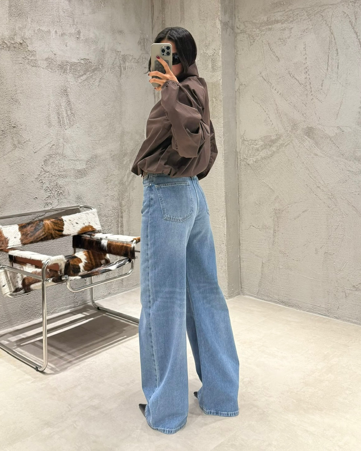 High-Waisted Light Wash Wide-Leg Denim Jeans | جينز أزرق بخصر عالي وقصة واسعة