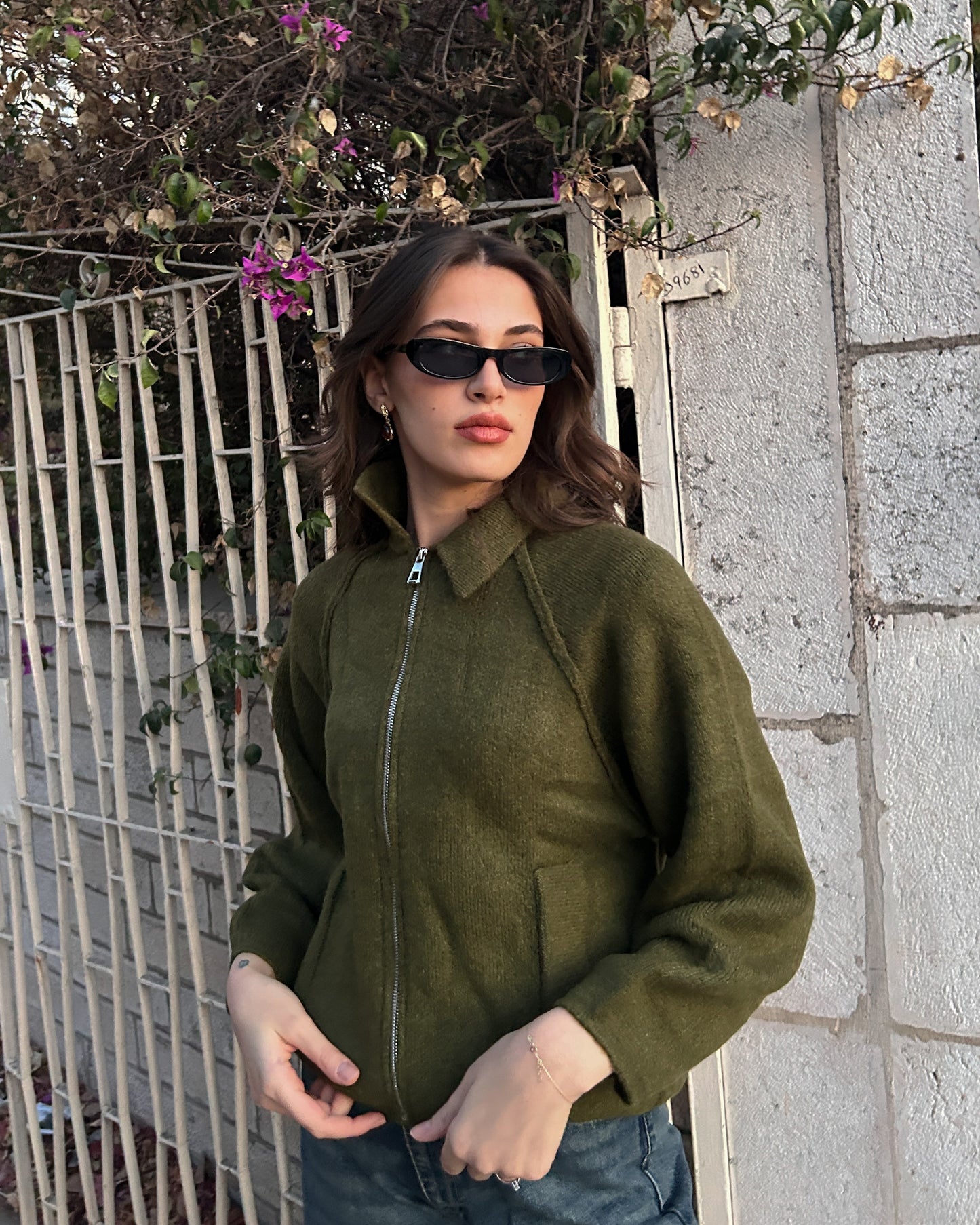 Olive Green Zip-Up Cozy Sweater | سويتر دافئة بسحّاب أمامي باللون الزيتوني