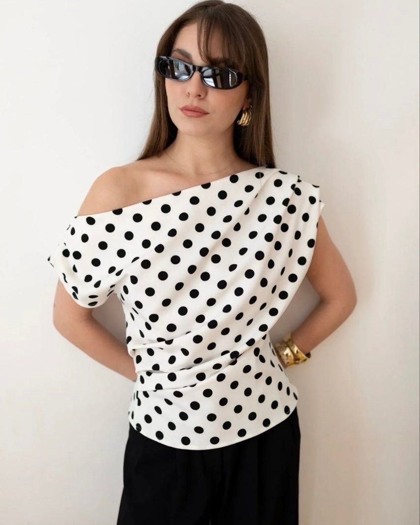 Polka dot off-shoulder blouse | بلوزة أوف شولدر منقطة