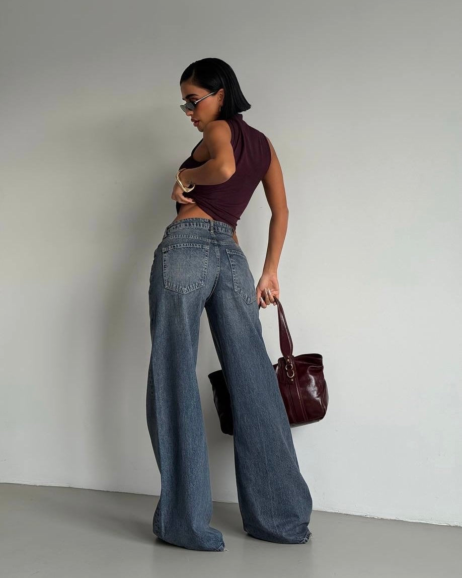 Wide-Leg Jeans in Dark Vintage Wash with Distressed Hem | جينز فينتاج واسع بلون دنيم غامق