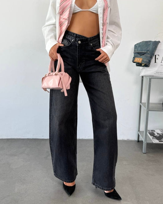Asymmetrical Washed Black High-Rise Denim Jeans | جينز دنيم أسود كاحت بخصرٍ عالٍ بتصميم غير متماثل