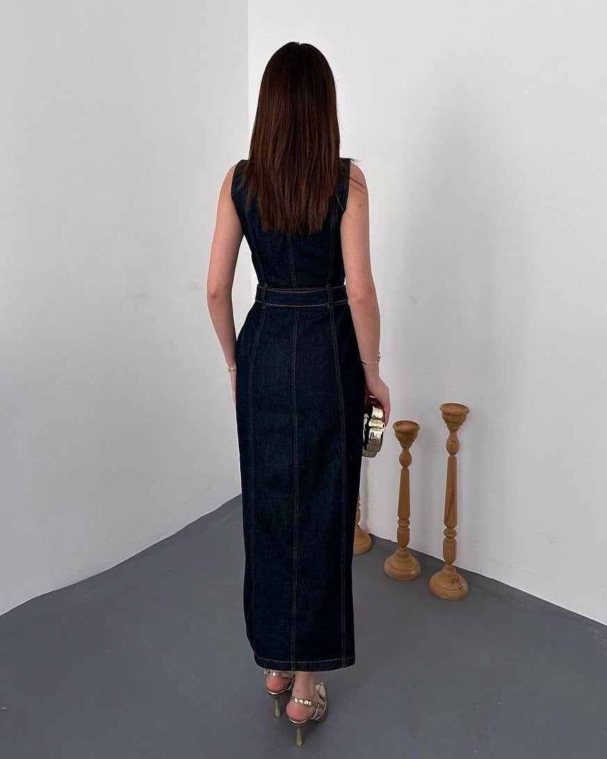 Tailored Fit Denim Dress with Front Button Detailing | فستان جينز بقصة محكمة وحزام يبرز الخصر