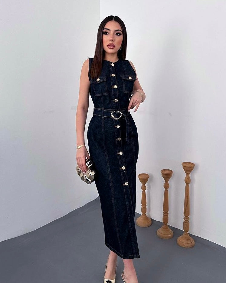 Tailored Fit Denim Dress with Front Button Detailing | فستان جينز بقصة محكمة وحزام يبرز الخصر