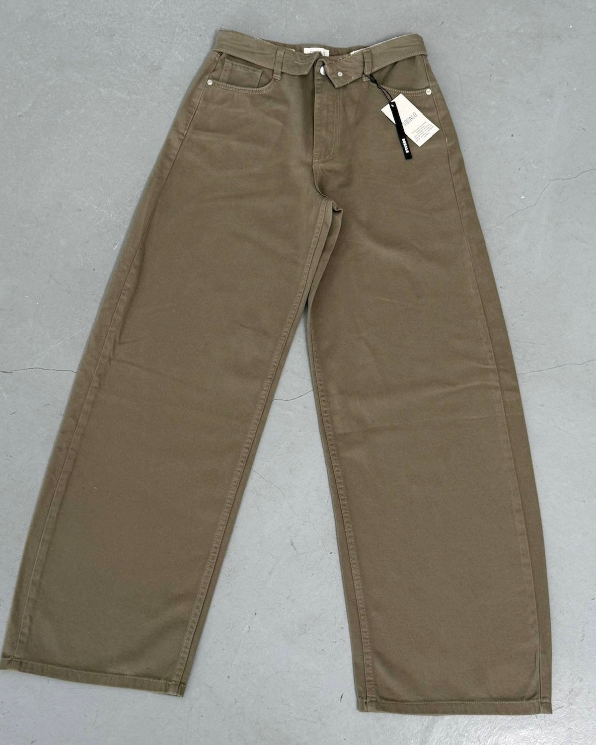 Wide-Leg Relaxed Fit Jeans | جينز واسع بقصة مريحة
