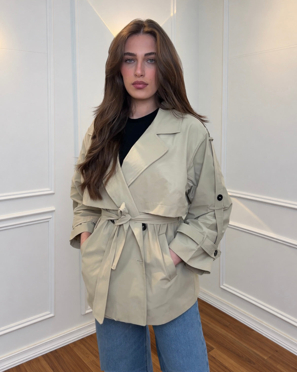 Elegant Beige Belted Trench Jacket with Wide Lapels | جاكيت ترنش بيج أنيق بحزام وياقة عريضة