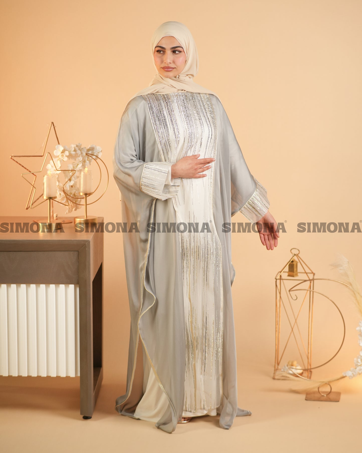 ‏Luxurious Gray Kaftan with Vertical Stripes in Silver & Gold