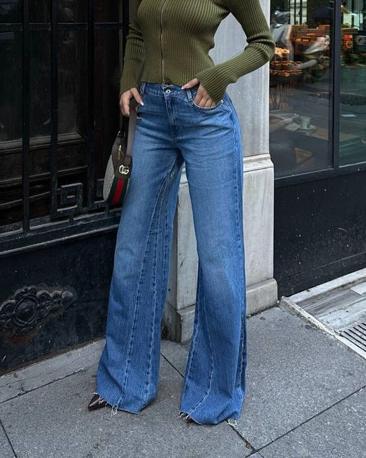 High Rise Wide Leg Jeans Medium Wash Frayed Hem | جينز أزرق واسع بخصر مرتفع بحافة ممزقة