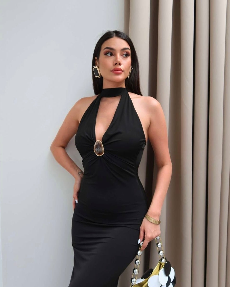 Elegant Halter Neck Bodycon Maxi Dress with Cut-Out & Gold Ring Detail – Black | فستان ماكسي نسائي بقصة ضيقة، ياقة هالتر، فتحة أمامية وتفصيلة حلقة ذهبية – أسود